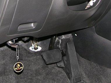 Механическое противоугонное устройство на Капот Hyundai Tucson (2025-) 2.0 авт. 8 ст. КП (управление переключением скоростей - на руле)