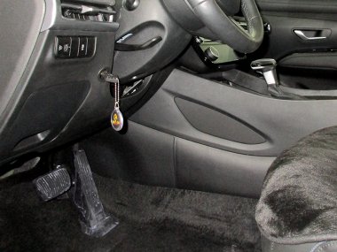 Бесштыревое механическое противоугонное устройство на Рулевой вал Hyundai Tucson (2025-) 2.5 авт. 8 ст. КП (управление переключением скоростей - на руле)