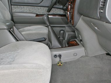 Механическое противоугонное устройство на гл. Коробку передач Nissan Patrol GR (1998-2003) мех. КП