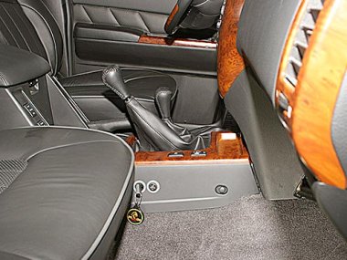 Механическое противоугонное устройство на гл. Коробку передач Nissan Patrol GR (2004-2009) мех. КП