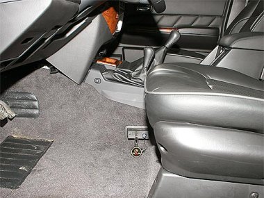 Механическое противоугонное устройство на разд. Коробку передач Nissan Patrol GR (2004-2009) мех. КП