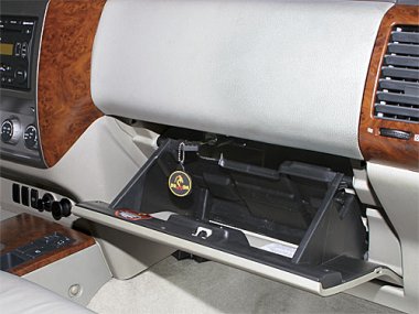 Механическое противоугонное устройство на Капот Nissan Patrol GR (2004-2009) 3.0 TDI авт. КП