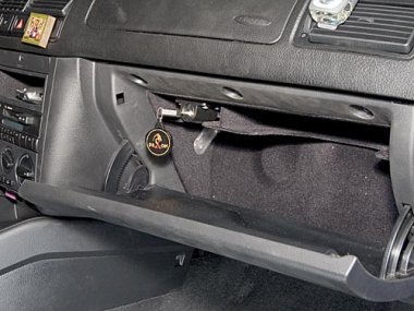 Механическое противоугонное устройство на Капот Volkswagen Golf IV (1999-2003) 1.8, 1.8 Тurbo, 1.9 TDI, 2.0, 2.3 V5 мех. КП