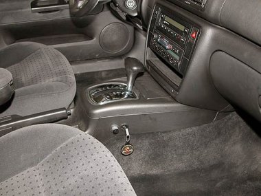 Механическое противоугонное устройство на Коробку передач Volkswagen Passat (1997-2002) aвт. КП