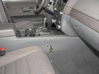 Механическое противоугонное устройство на Коробку передач Volkswagen Touareg ( -2010) мех. 6 ст. КП