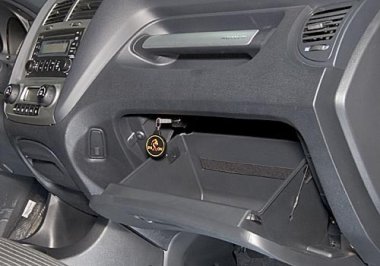 Механическое противоугонное устройство на Капот Kia Sportage (2005-2009) авт. Tiptronic КП