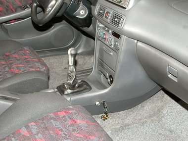 Механическое противоугонное устройство на Коробку передач Toyota Corolla (1997-2001) мех. 6 ст. КП