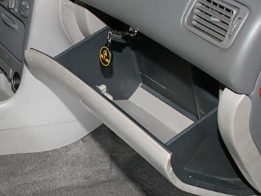 Механическое противоугонное устройство на Капот Toyota Corolla (1997-2001) мех. 6 ст. КП