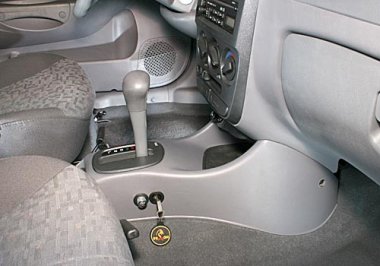 Механическое противоугонное устройство на Коробку передач Hyundai Accent II (2000- ) авт. КП