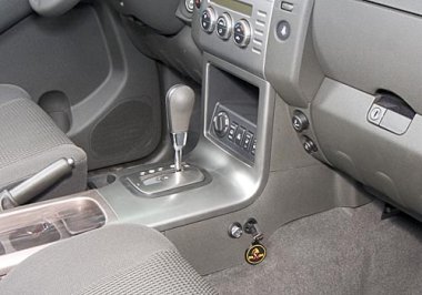 Механическое противоугонное устройство на Коробку передач Nissan Pathfinder (2005-2014) авт. Tiptronic КП