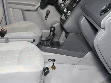 Механическое противоугонное устройство на Коробку передач Volkswagen Caddy (2004-2009) мех. КП
